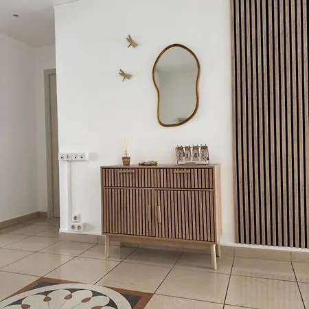 Equipped Sea View With Terrace מנטון